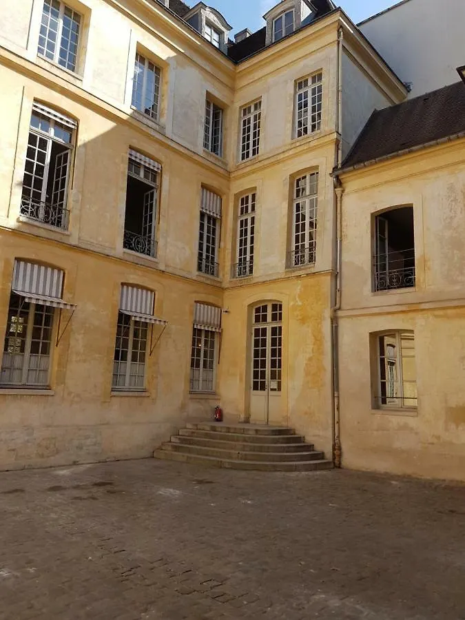 Parc Royal Apartment *